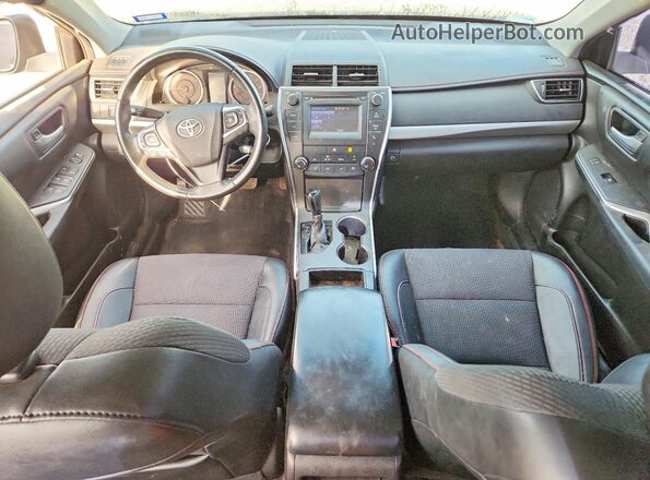 4T1BF1FK2HU632066 2017 TOYOTA CAMRY Серый Вид панели приборов