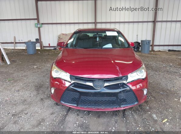 4T1BF1FK2HU680568 2017 TOYOTA CAMRY Red Вид задньої частини салону