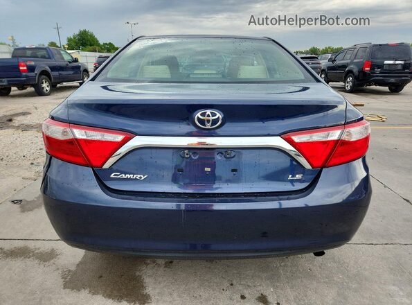 4T1BF1FK2HU684524 2017 TOYOTA CAMRY Blue Widok z tyłu