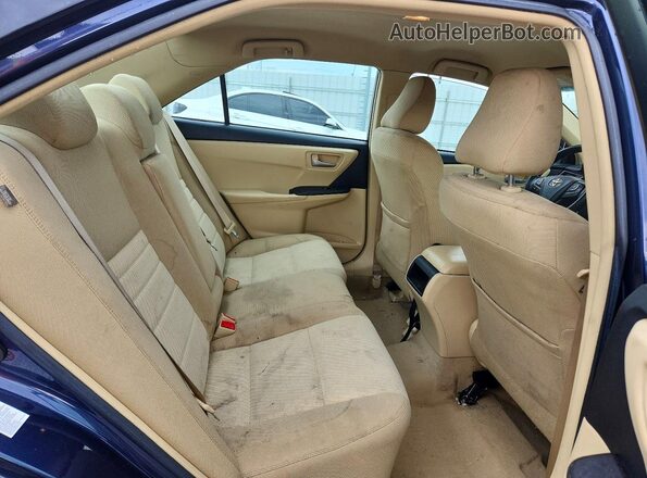 4T1BF1FK2HU684524 2017 TOYOTA CAMRY Blue Widok tylnych siedzeń