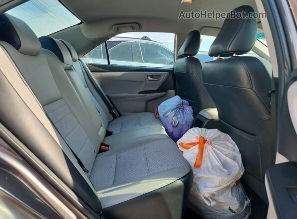 4T1BF1FK2HU752854 2017 TOYOTA CAMRY Gray Rear seats view