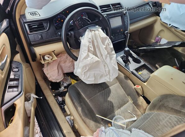 4T1BF1FK2HU756970 2017 TOYOTA CAMRY Blue Առջևի վահանակի տեսք