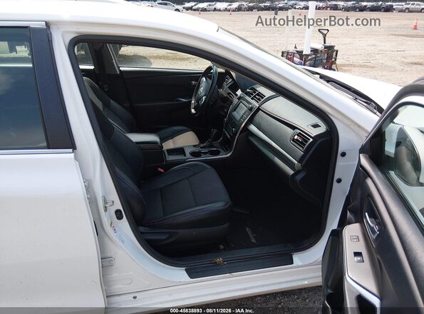 4T1BF1FK2HU779438 2017 TOYOTA CAMRY White Vista interior delantera
