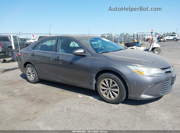 4T1BF1FK3GU171068 2016 TOYOTA CAMRY Gray Вид задньої частини салону