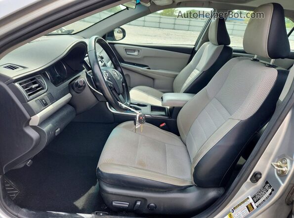 4T1BF1FK3GU237182 2016 TOYOTA CAMRY Серебряный Вид салона спереди
