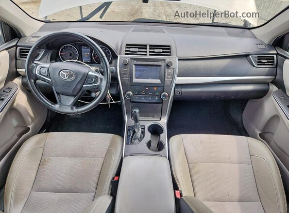 4T1BF1FK3GU237182 2016 TOYOTA CAMRY Серебряный Вид панели приборов