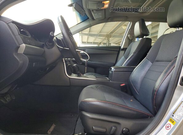 4T1BF1FK3HU311329 2017 TOYOTA CAMRY Silver Widok wnętrza z przodu