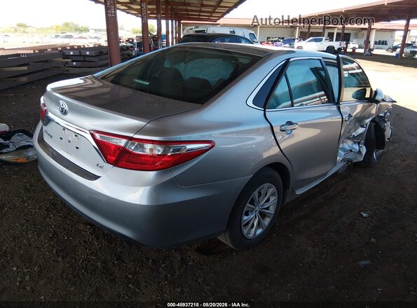 4T1BF1FK3HU620184 2017 TOYOTA CAMRY Серебряный Задняя правая четверть