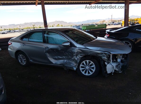 4T1BF1FK3HU620184 2017 TOYOTA CAMRY Серебряный Вид щитка приборов