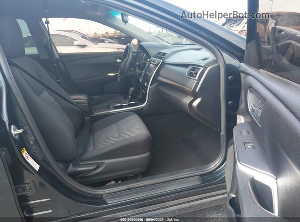 4T1BF1FK3HU695760 2017 TOYOTA CAMRY Gray Front interior view
