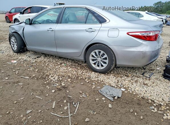 4T1BF1FK3HU699503 2017 TOYOTA CAMRY Серебряный Задняя левая четверть
