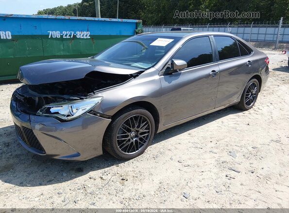 4T1BF1FK3HU716557 2017 TOYOTA CAMRY Серый Передняя левая четверть