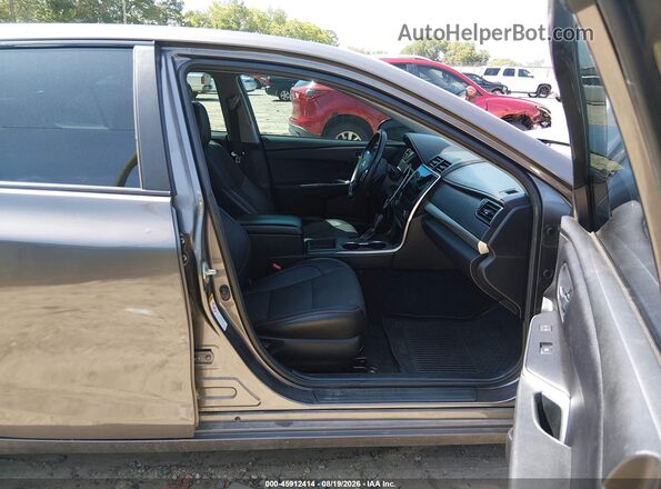 4T1BF1FK3HU716557 2017 TOYOTA CAMRY Серый Вид салона спереди