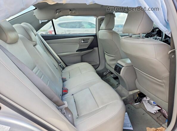 4T1BF1FK3HU726750 2017 TOYOTA CAMRY Серебряный Вид задних сидений