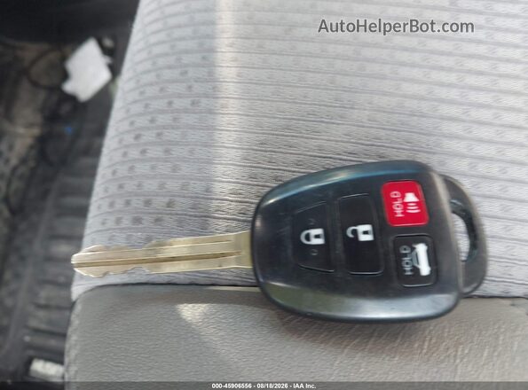 4T1BF1FK3HU734136 2017 TOYOTA CAMRY Red Առջևի վահանակի տեսք