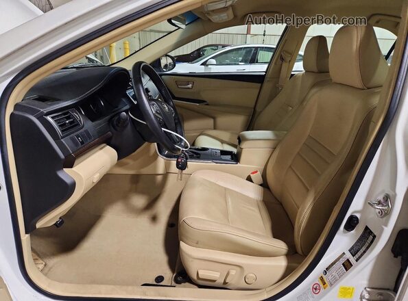 4T1BF1FK4GU173069 2016 TOYOTA CAMRY White Вид салону спереду