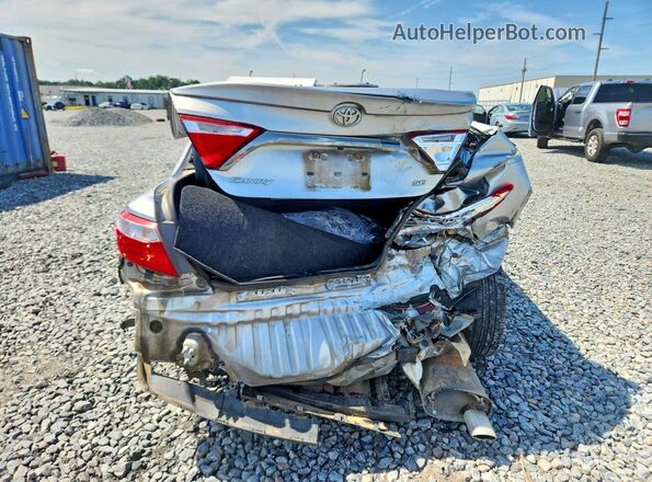 4T1BF1FK4GU237868 2016 TOYOTA CAMRY Серебряный Вид сзади