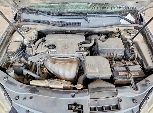 4T1BF1FK4GU558972 2016 TOYOTA CAMRY Silver Rear interior view