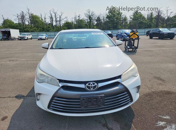 4T1BF1FK4HU272640 2017 TOYOTA CAMRY White Widok z przodu