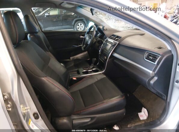 4T1BF1FK4HU383334 2017 TOYOTA CAMRY Silver წინა სალონის ხედი