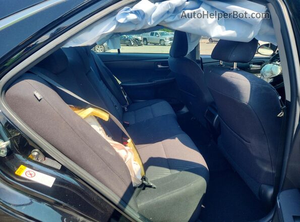 4T1BF1FK4HU397704 2017 TOYOTA CAMRY Black Widok tylnych siedzeń