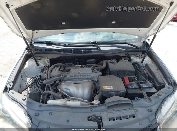 4T1BF1FK4HU413383 2017 TOYOTA CAMRY White Widok z tyłu