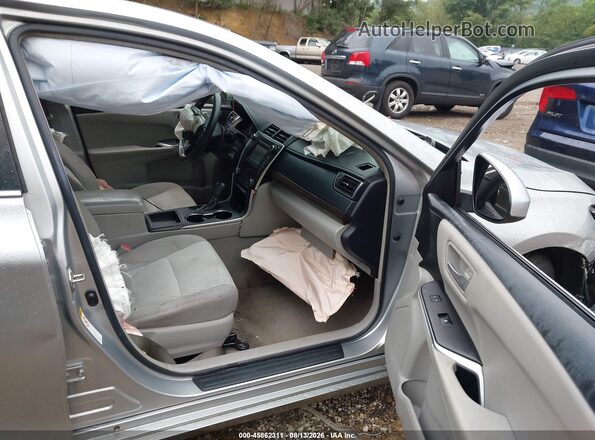 4T1BF1FK4HU635096 2017 TOYOTA CAMRY Silver Սալոնի դիմացի տեսք