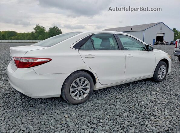 4T1BF1FK4HU688980 2017 TOYOTA CAMRY White Задня права чверть