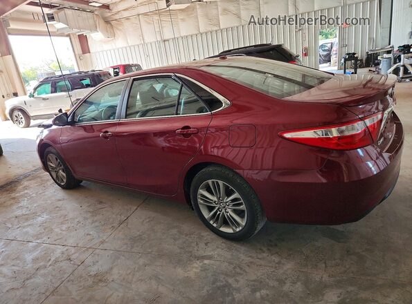4T1BF1FK4HU703901 2017 TOYOTA CAMRY Red Tył lewy