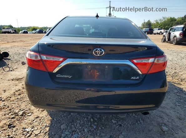 4T1BF1FK4HU725946 2017 TOYOTA CAMRY Черный Вид сзади