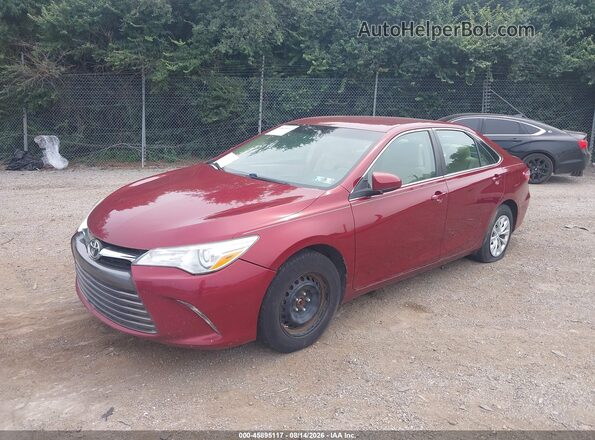 4T1BF1FK4HU736798 2017 TOYOTA CAMRY Red Передня ліва чверть