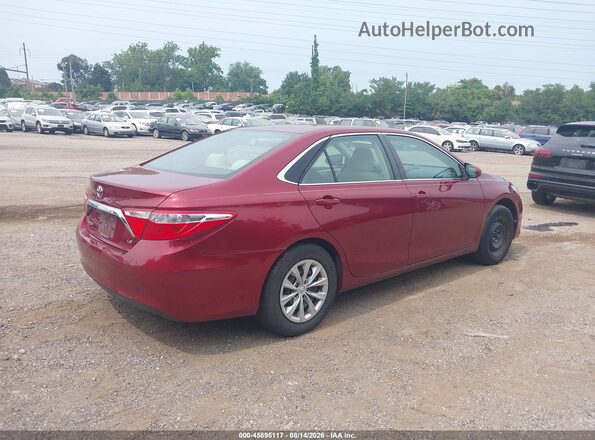 4T1BF1FK4HU736798 2017 TOYOTA CAMRY Red Задня права чверть