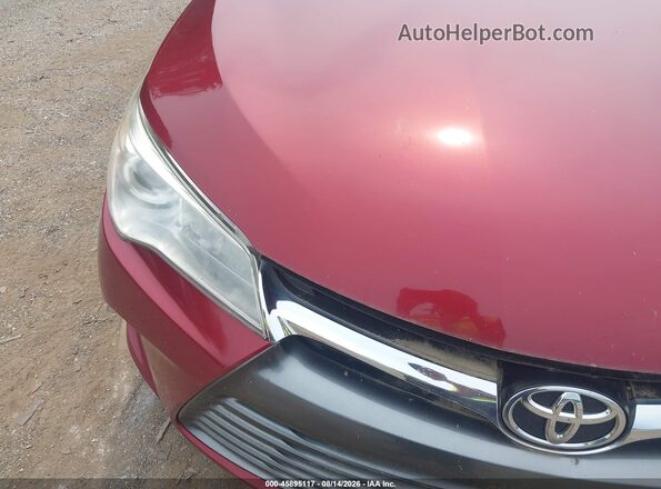 4T1BF1FK4HU736798 2017 TOYOTA CAMRY Red Вид ззаду