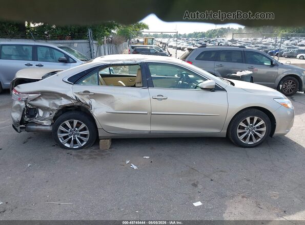 4T1BF1FK4HU772958 2017 TOYOTA CAMRY Beige Widok wnętrza z tyłu