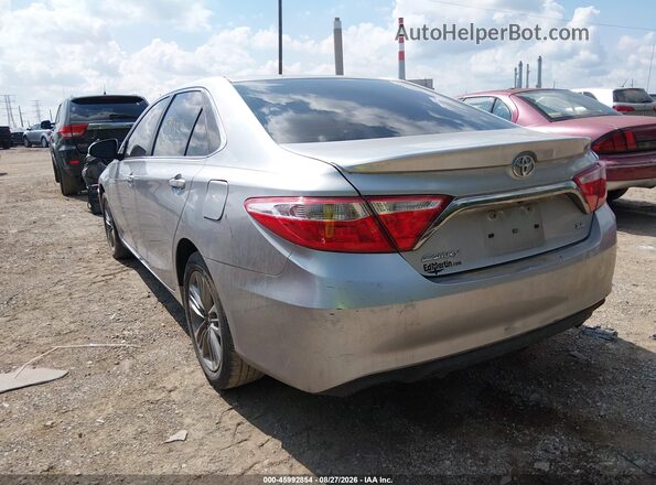 4T1BF1FK5GU139495 2016 TOYOTA CAMRY Silver Rear left