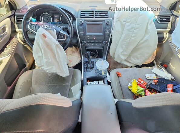 4T1BF1FK5GU151386 2016 TOYOTA CAMRY Silver Widok deski rozdzielczej