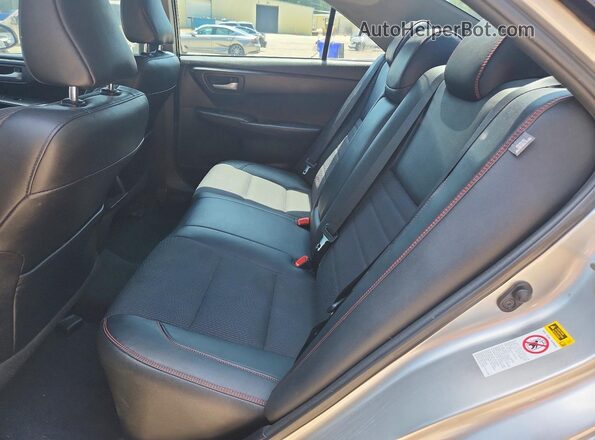 4T1BF1FK5GU187384 2016 TOYOTA CAMRY Silver Rear seats view