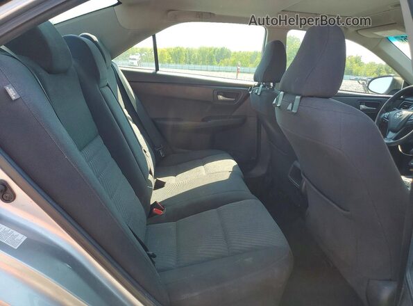 4T1BF1FK5HU387747 2017 TOYOTA CAMRY Silver Вид задніх сидінь