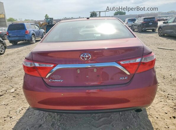 4T1BF1FK5HU754579 2017 TOYOTA CAMRY Red უკანა ხედი