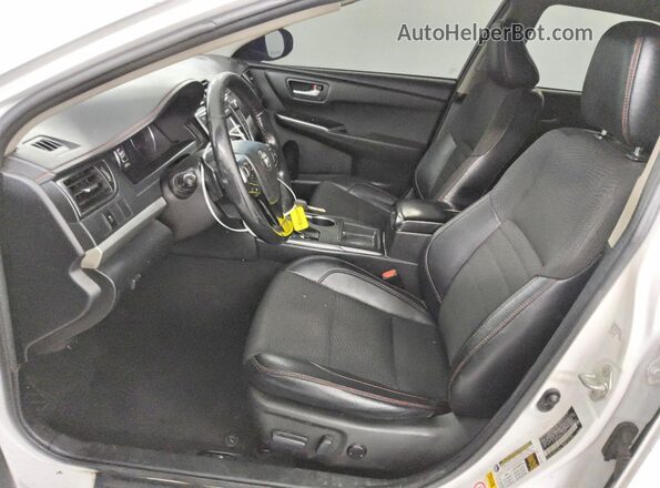 4T1BF1FK5HU795651 2017 TOYOTA CAMRY White Սալոնի դիմացի տեսք
