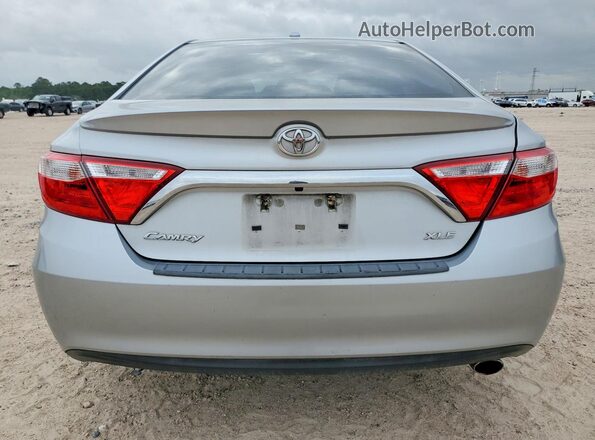 4T1BF1FK6HU625217 2017 TOYOTA CAMRY Silver Հետևի տեսք