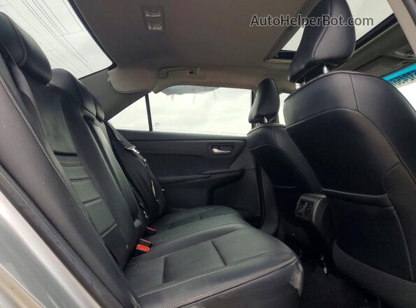 4T1BF1FK6HU625217 2017 TOYOTA CAMRY Silver Հետևի նստատեղերի տեսք