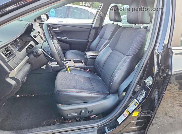 4T1BF1FK6HU671677 2017 TOYOTA CAMRY Black Widok wnętrza z przodu