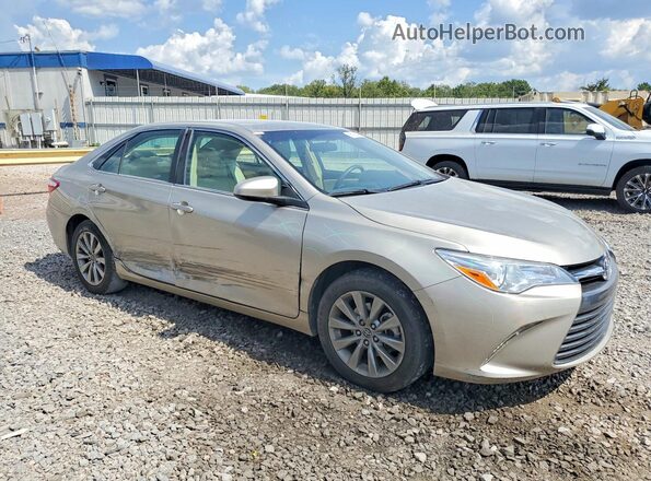 4T1BF1FK7HU704086 2017 TOYOTA CAMRY Желто-коричневый Передняя правая четверть