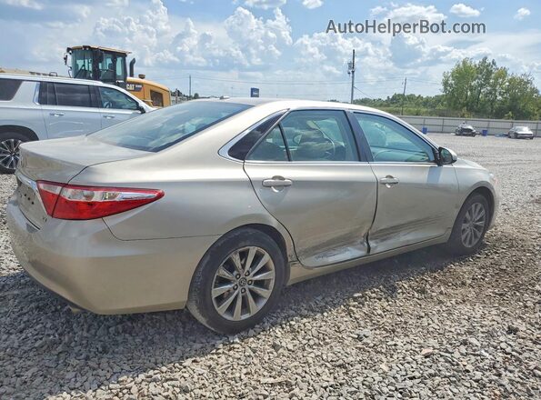 4T1BF1FK7HU704086 2017 TOYOTA CAMRY Желто-коричневый Задняя правая четверть