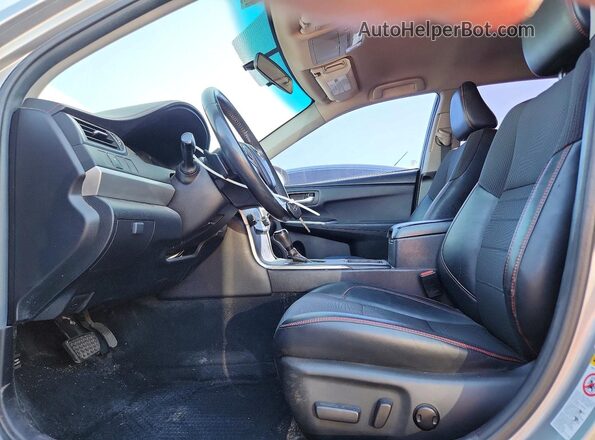 4T1BF1FK7HU754938 2017 TOYOTA CAMRY Silver Front interior view