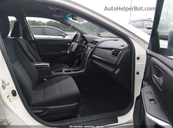 4T1BF1FK7HU805385 2017 TOYOTA CAMRY Белый Вид салона спереди
