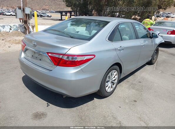 4T1BF1FK7HU807427 2017 TOYOTA CAMRY Silver უკანა მარჯვენა