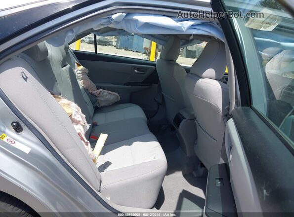 4T1BF1FK7HU807427 2017 TOYOTA CAMRY Silver VIN კოდის სტიკერის ხედი
