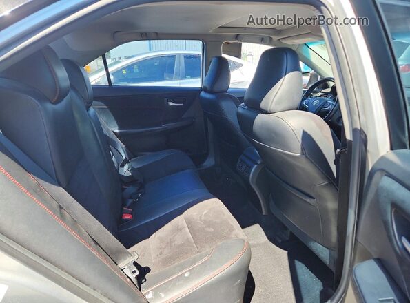 4T1BF1FK8GU223522 2016 TOYOTA CAMRY Silver Widok tylnych siedzeń